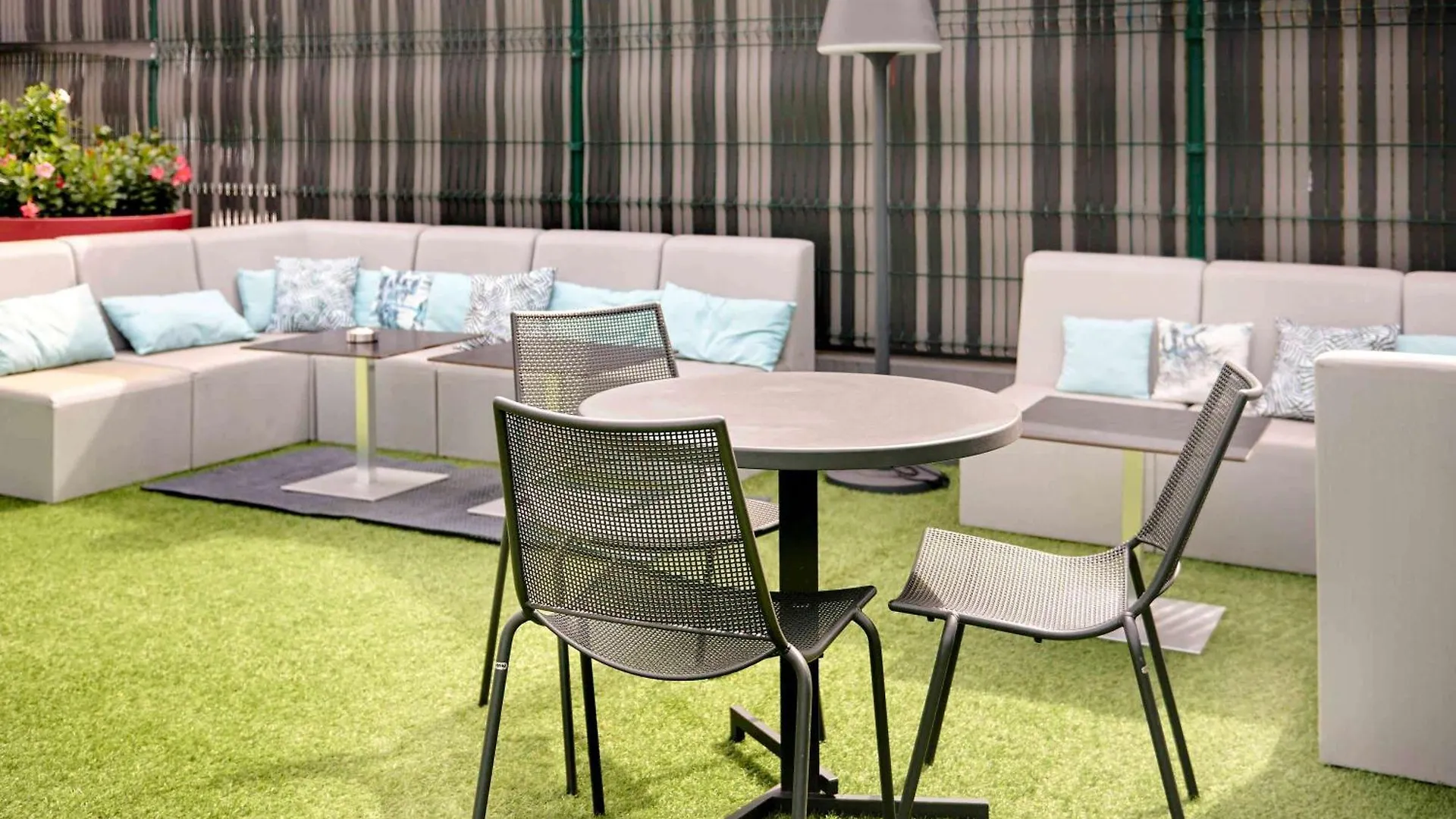 Hotel Ibis Lyon Gerland Musee Des Confluences