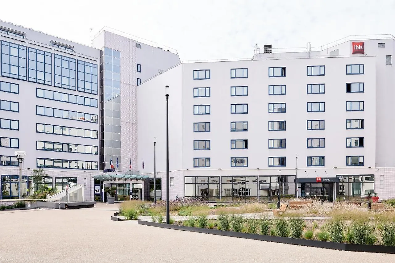 Hotel Ibis Lyon Gerland Musee Des Confluences